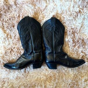 Justin black leather cowboy boot pointed toe